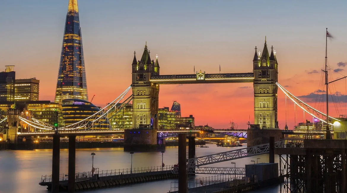 Thames River Sightseeing david monaghan J wEJwSiAbQ unsplash 2 2048x1597.jpg