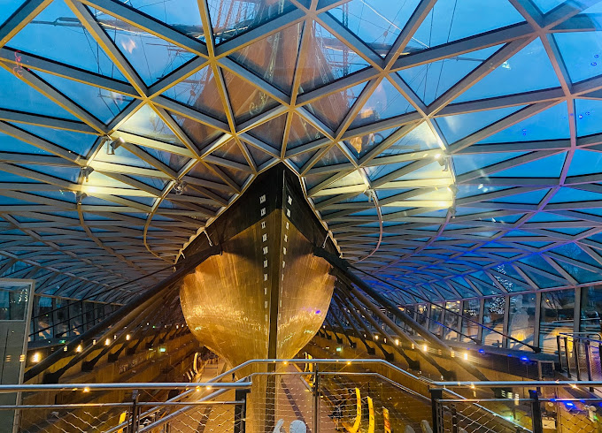 Illuminating Art Colonial Ship at Thames River Sightseeing