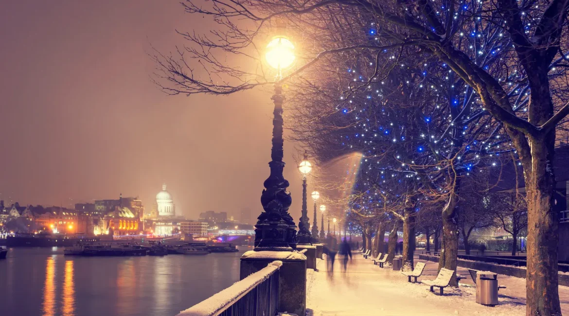 Thames River Sightseeing Christmas eve twitter.jpg