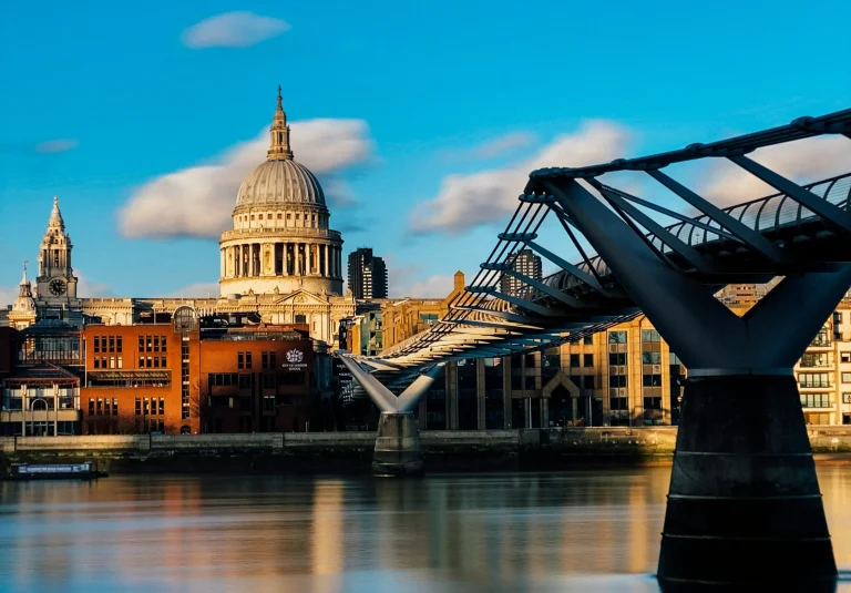 Thames River Sightseeing St Pauls Cathedral 02