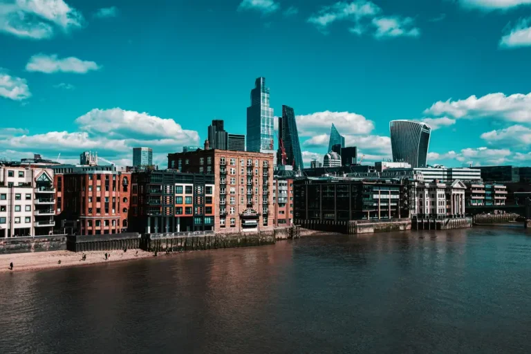 Thames River Sightseeing cruise beach