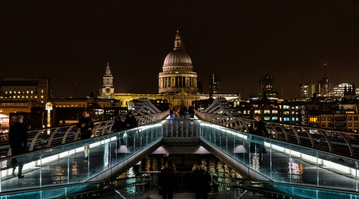 St Paul's Cathedral illuminated at night